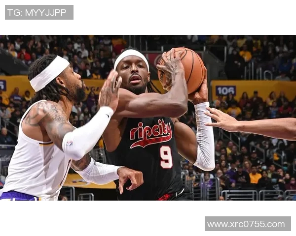 足球队6号球星带领全队奋勇前进展现领袖风采与决胜关键时刻表现 足球队6号球星带领全队奋勇前进展现领袖风采与决胜关键时刻表现